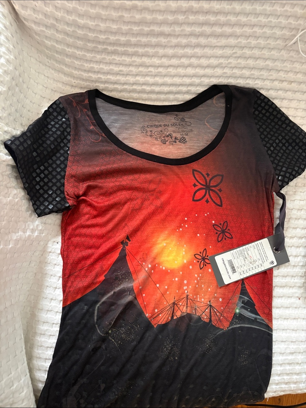 Circus du Soleil . Women’s Red to Black Gradient Graphic Tee